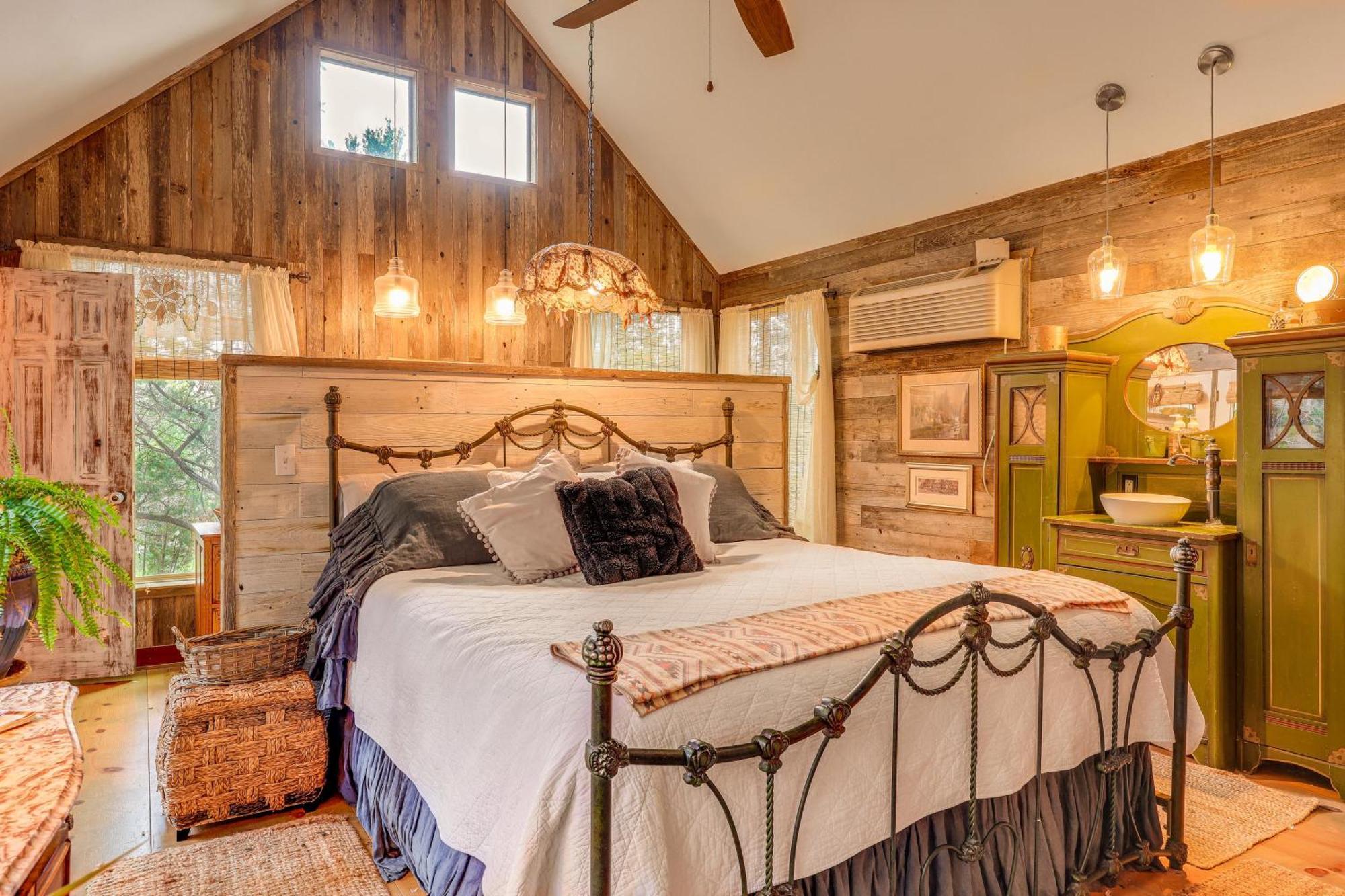 Pet-Friendly Wimberley Cabin With Fire Pit And Hot Tub المظهر الخارجي الصورة