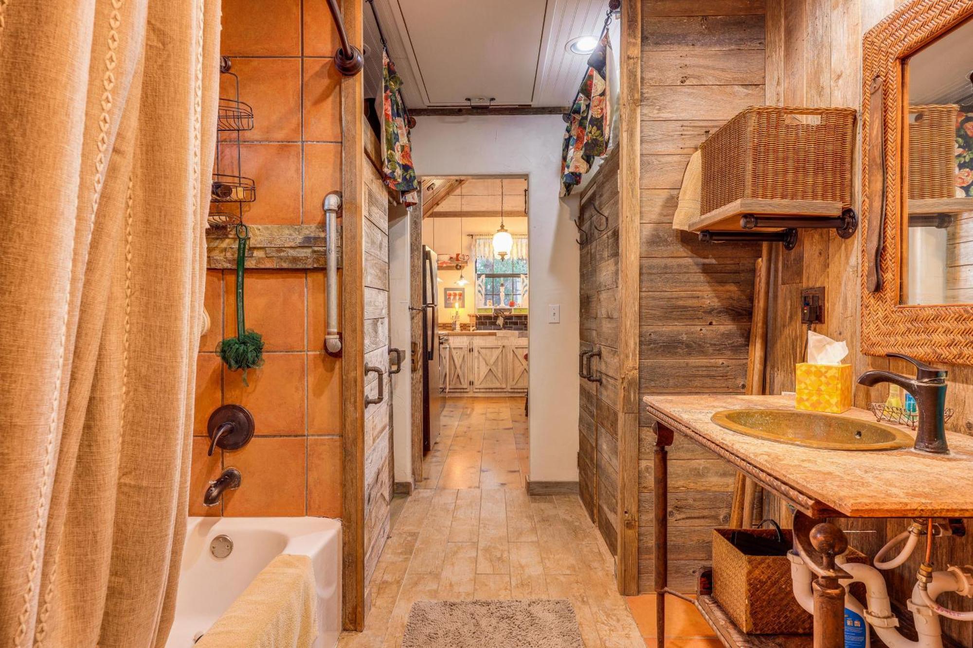 Pet-Friendly Wimberley Cabin With Fire Pit And Hot Tub المظهر الخارجي الصورة