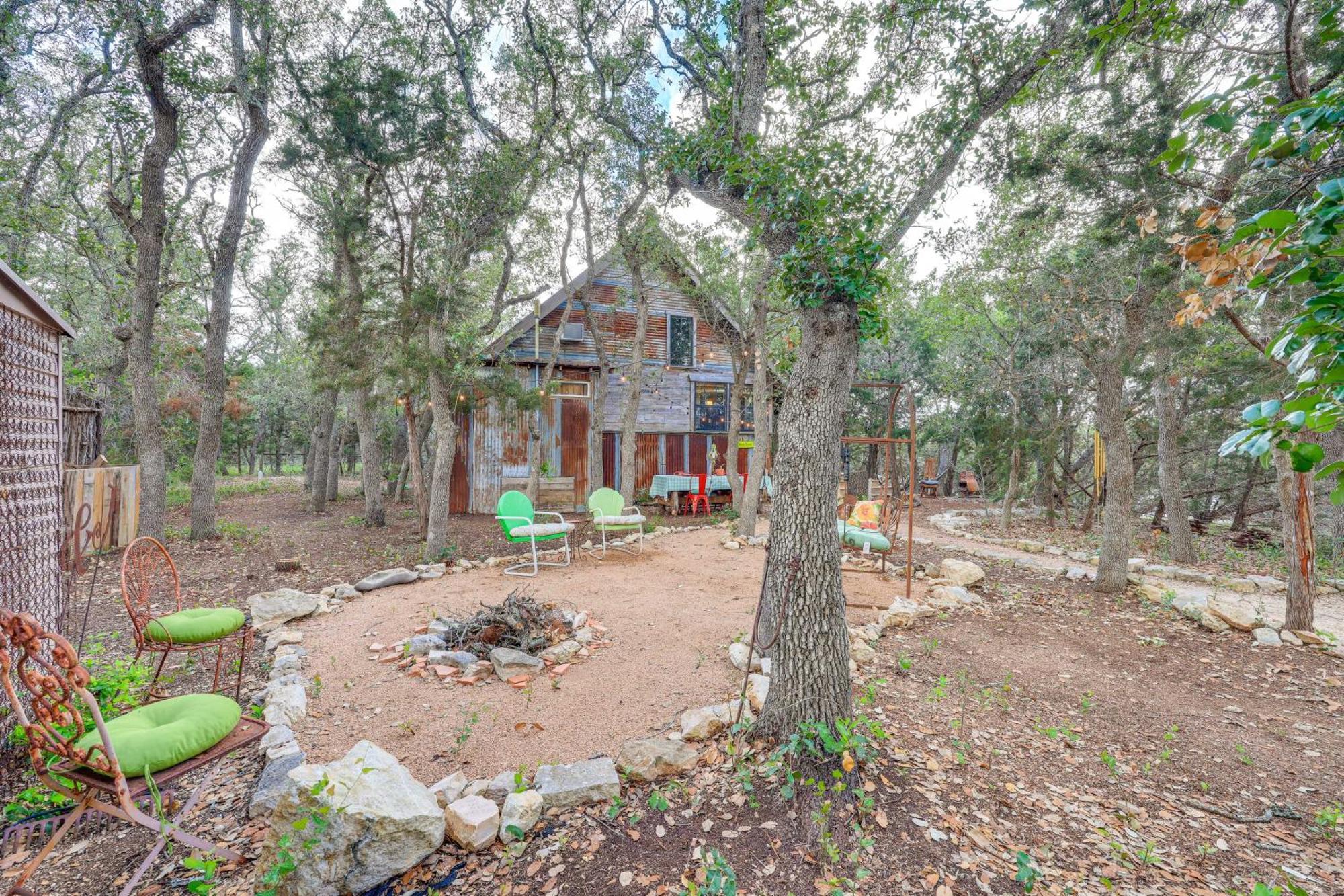 Pet-Friendly Wimberley Cabin With Fire Pit And Hot Tub المظهر الخارجي الصورة
