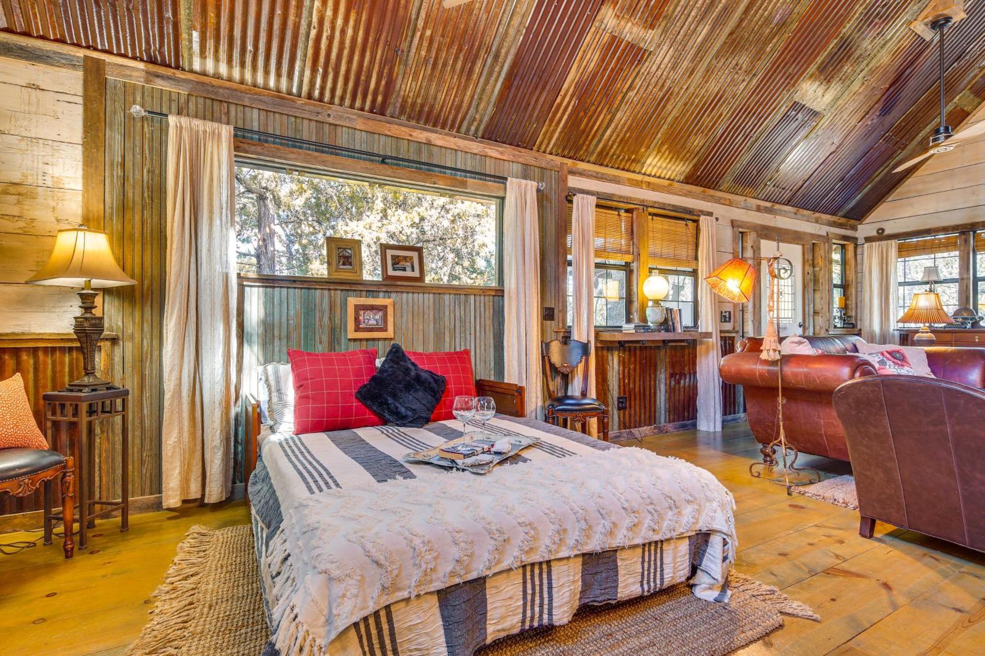 Pet-Friendly Wimberley Cabin With Fire Pit And Hot Tub المظهر الخارجي الصورة